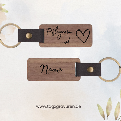 Rechteckiger Walnussholz-Schlüsselanhänger für Pflegerin und Pfleger – Personalisiert