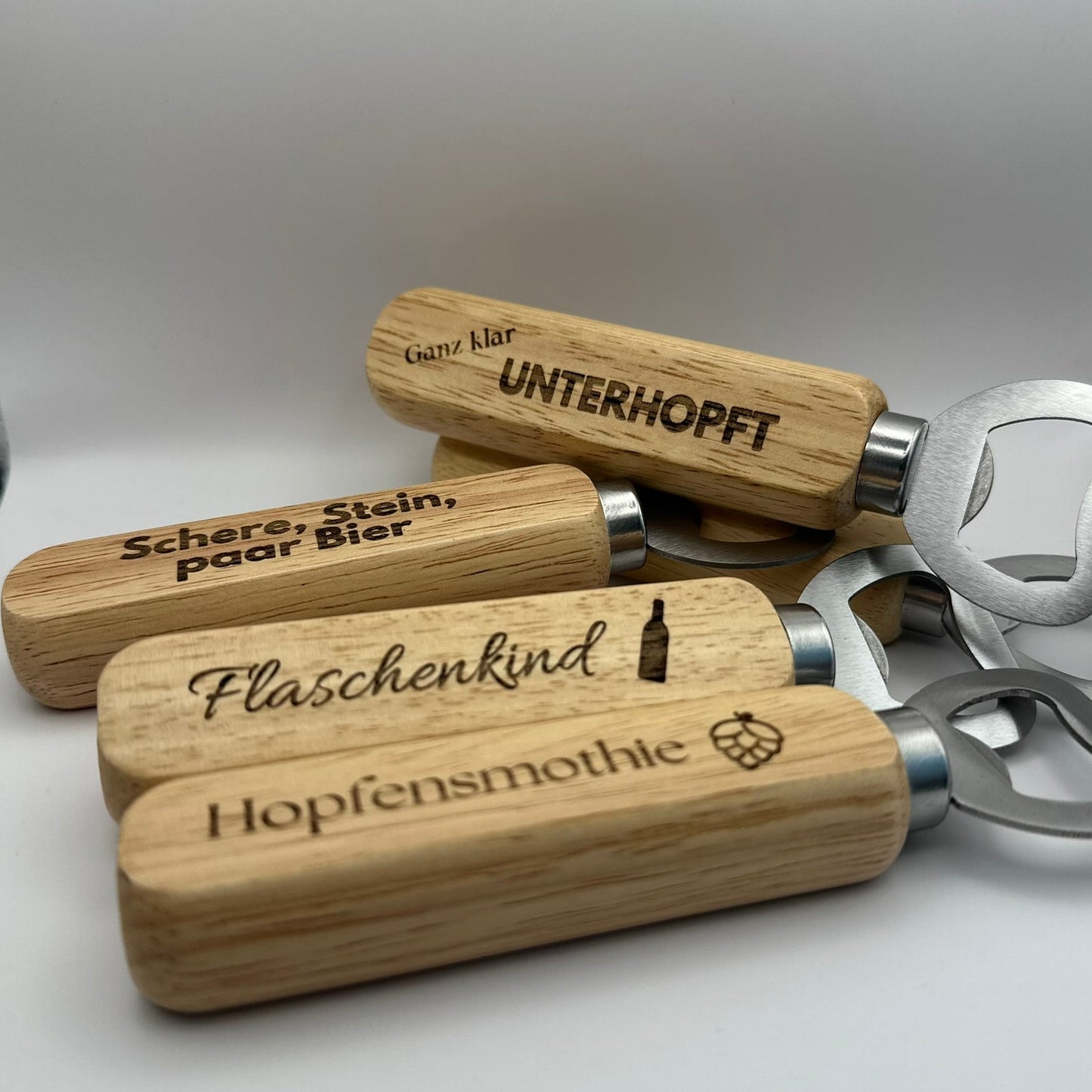 Flaschenöffner mit Holzgriff und wählbaren Motiven