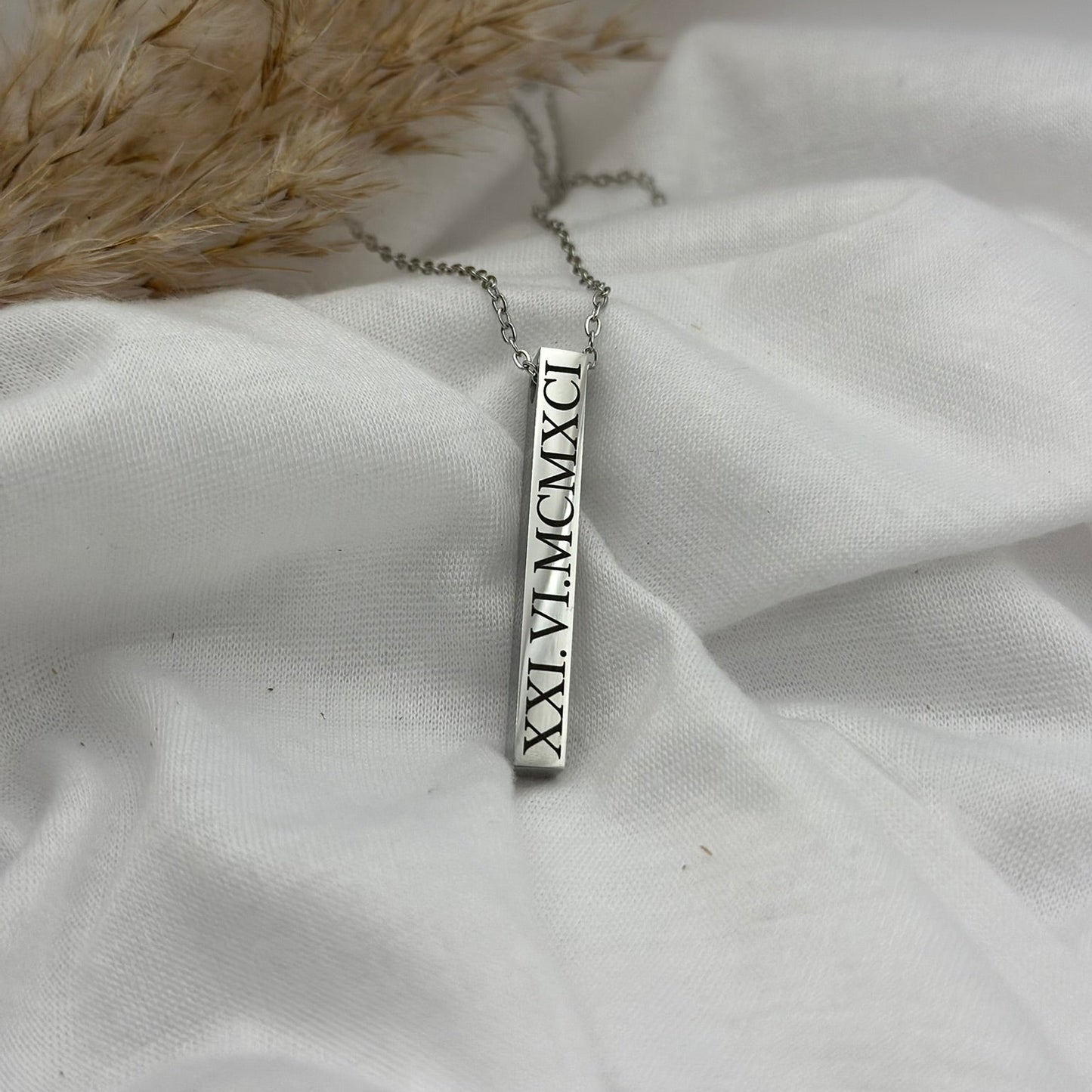 Elegante Edelstahl Halskette mit personalisierbarem Barrenanhänger