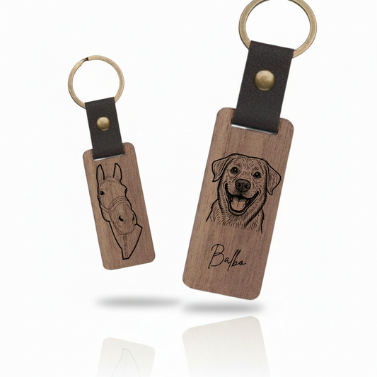 Personalisierter Schlüsselanhänger aus Walnussholz mit Gravur