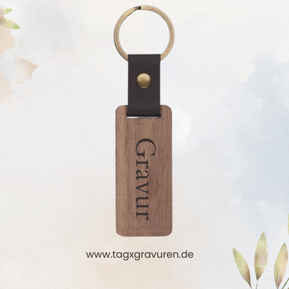 Personalisierter Schlüsselanhänger aus Walnussholz mit Gravur