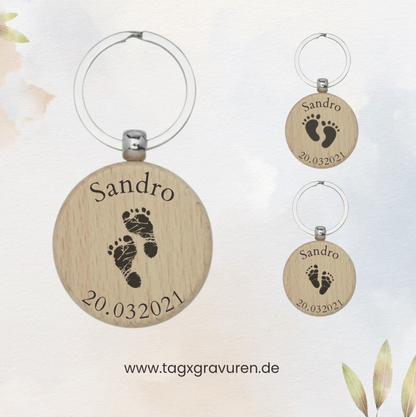 Personalisierter Holz-Schlüsselanhänger mit Baby-Daten